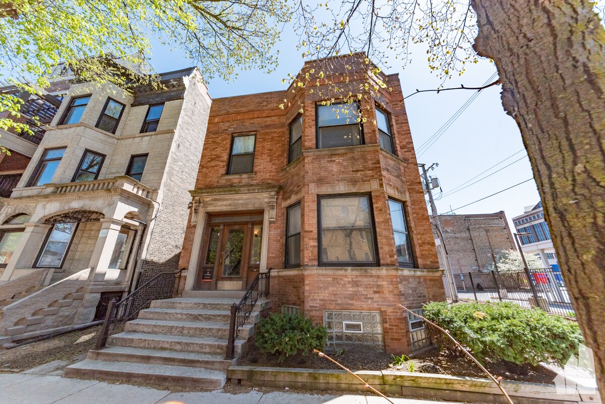 Primary Photo - 735 W Barry Ave