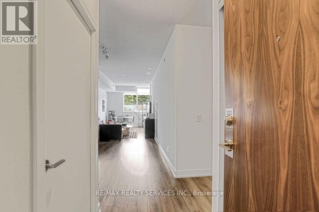Building Photo - 170-170 Chiltern Hill Rd