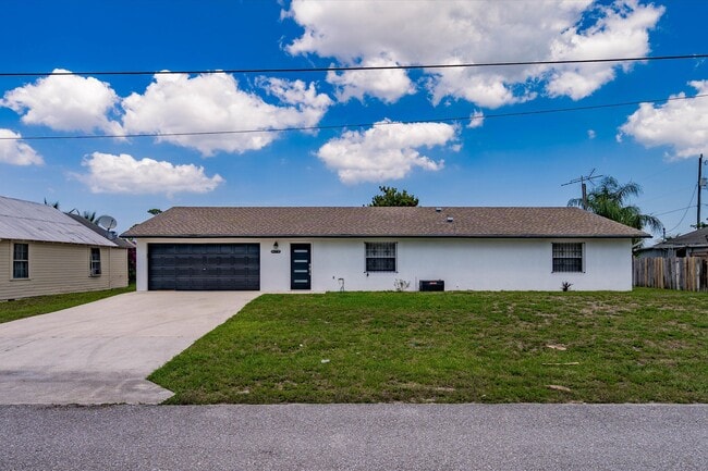 Building Photo - 160 Marie Dr