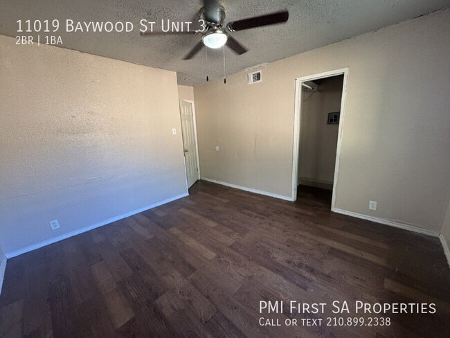 Foto del edificio - 11019 Baywood St