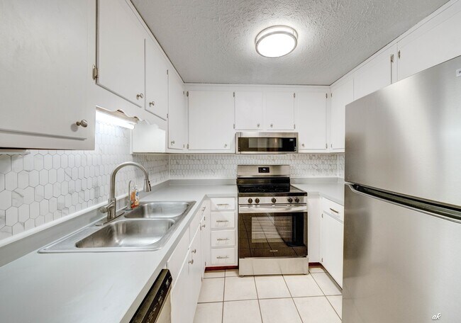 Foto del edificio - 1125 Bradley Cir