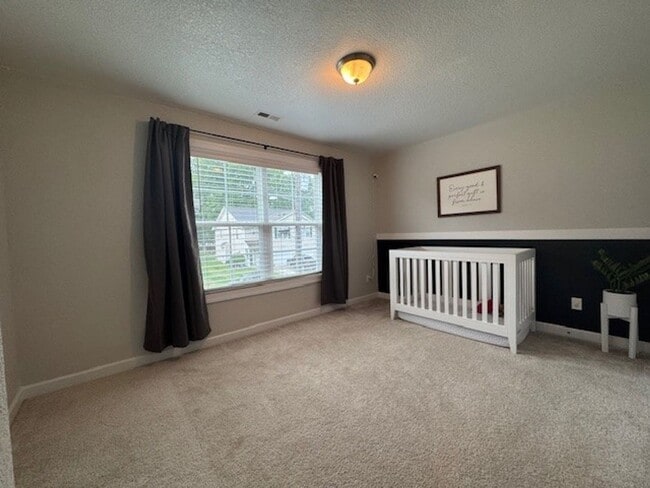 Building Photo - Adorable duplex condo in Red Mill.