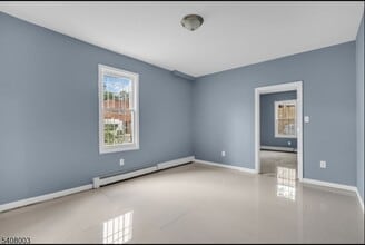 Building Photo - 568 Grove St