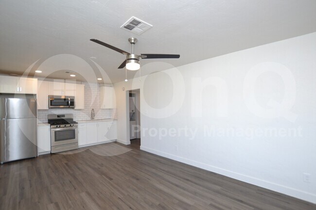 Photo - 1202 E Kaler Dr House