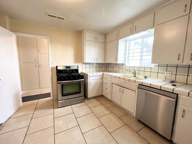 Foto del edificio - 11986 E Harvey Pettit Rd