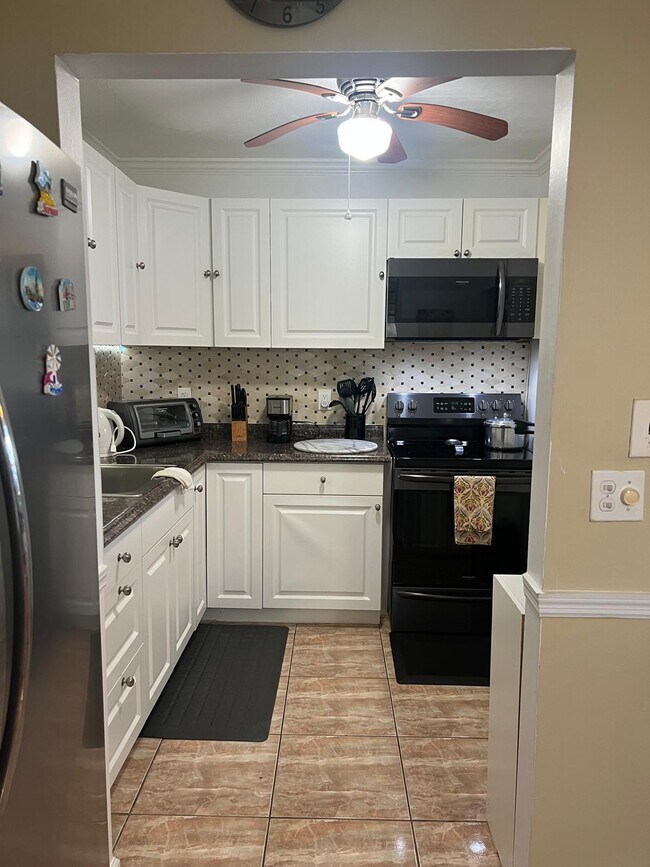 Building Photo - 153 Easthampton G