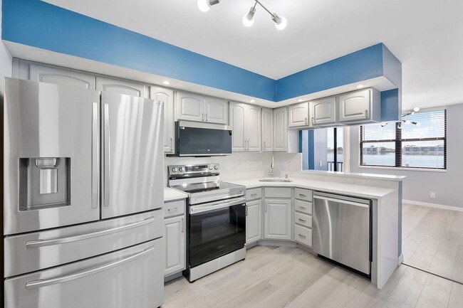 Building Photo - 105 Lake Emerald Dr