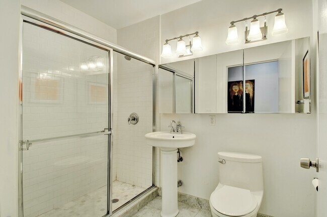 Foto del edificio - Furnished Short Term Rental.