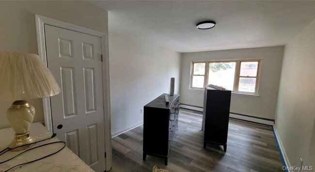 Foto del edificio - 762 E 211th St