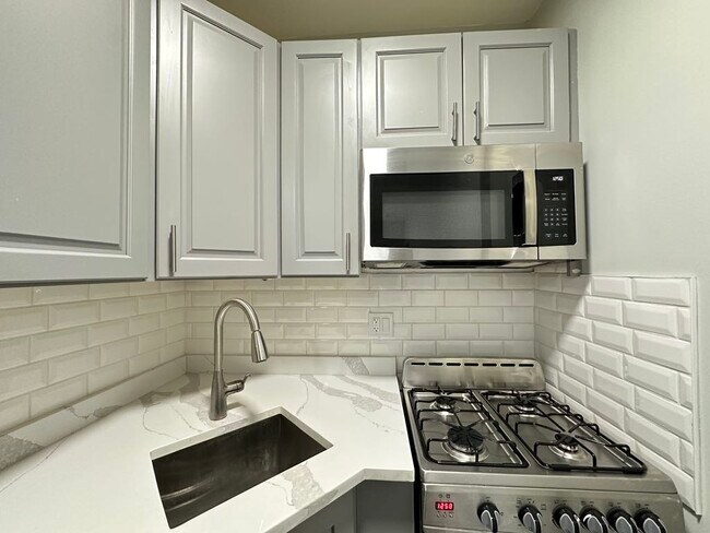Foto del edificio - 545 W Belmont Ave