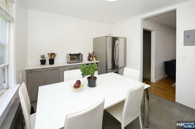 Photo - 16-12 Plaza Road Unit B Apartment
