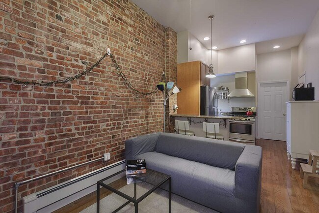 Building Photo - 145 Brunswick St