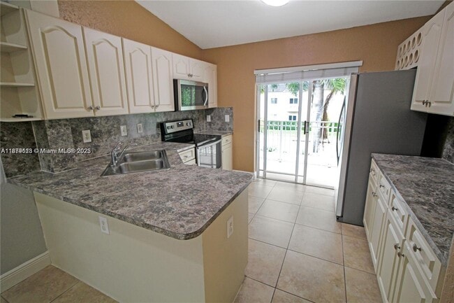 Foto del edificio - 10953 W Okeechobee Rd