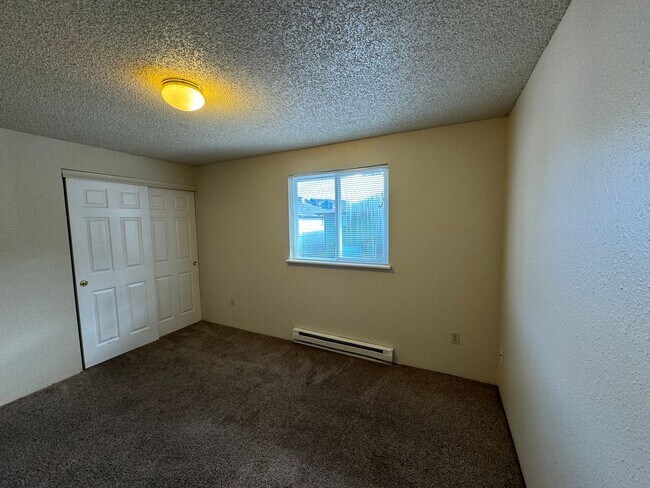 Building Photo - 498/A/