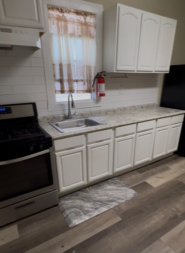 Foto principal - 422 Jelliff Ave