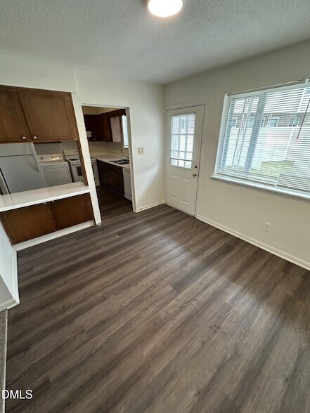 Foto del edificio - 2365 Champion Ct