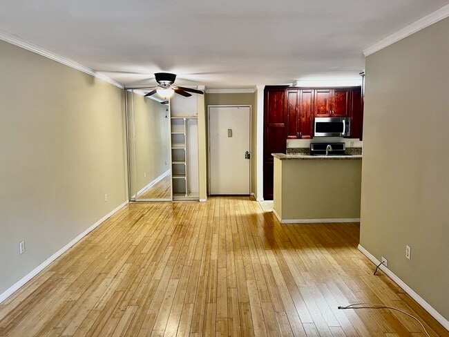 Building Photo - 1621 Hotel Cir S