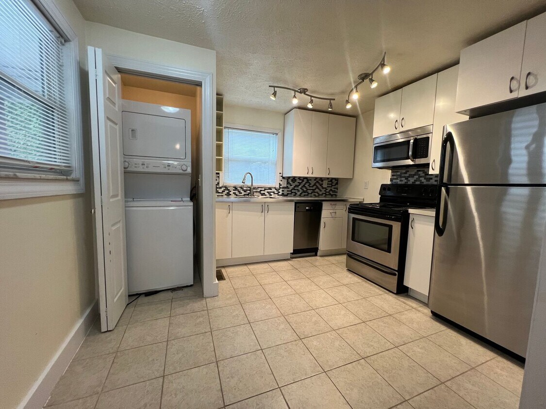 Primary Photo - 3 Bedroom Home for Rent