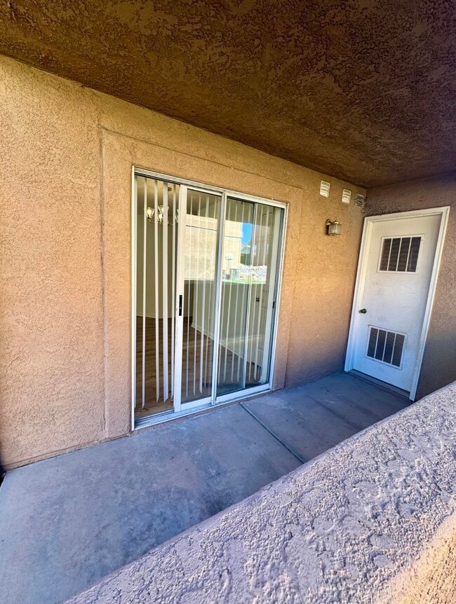 Building Photo - 1122 E 300 S