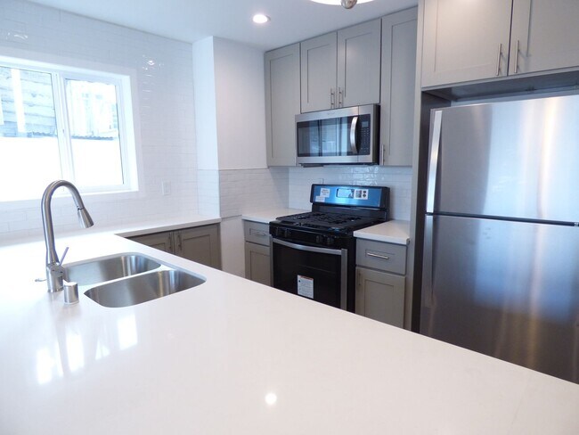 Foto del edificio - 1256 N Hobart Blvd
