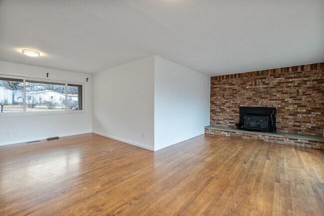 Building Photo - 3/ 1.5 Home for Rent