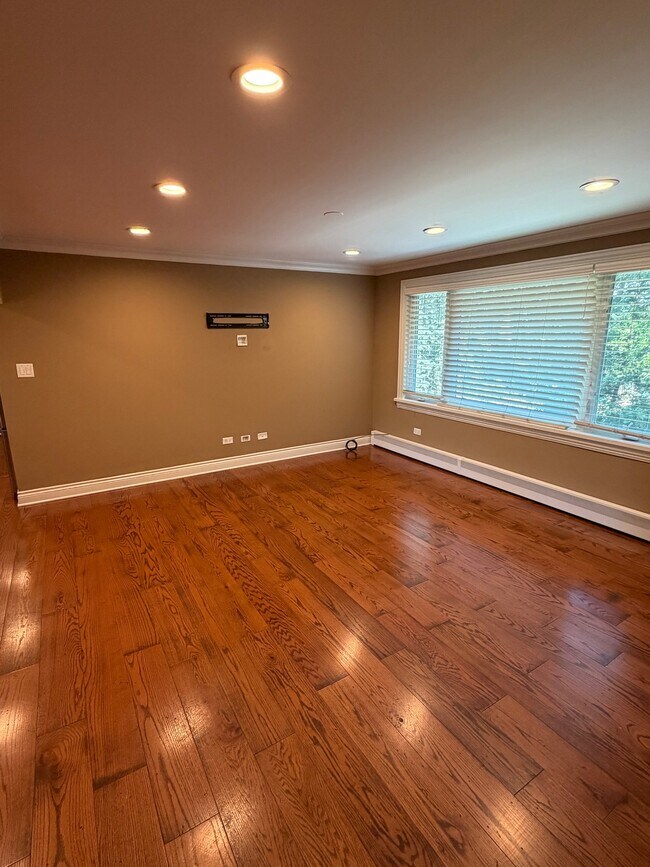 Foto del edificio - 8285 Archer Ave
