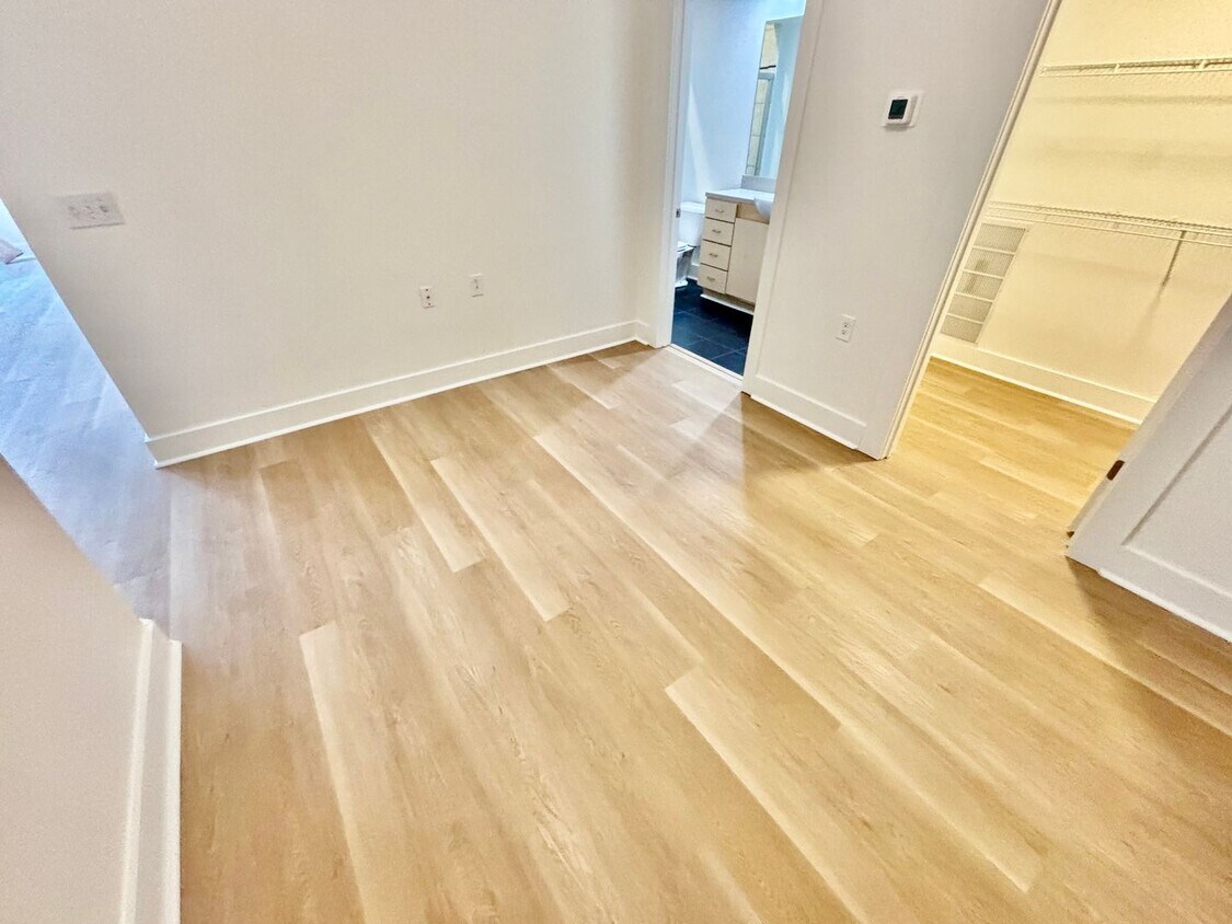 Foto principal - 1 Bedroom Condo Downtown!