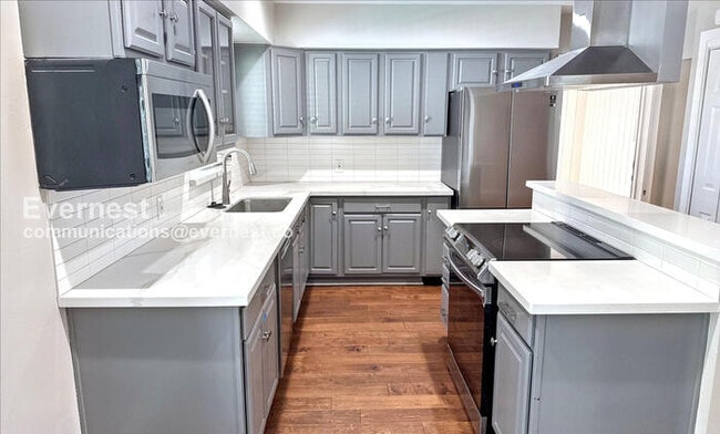 Building Photo - 2002 W Northview Ave