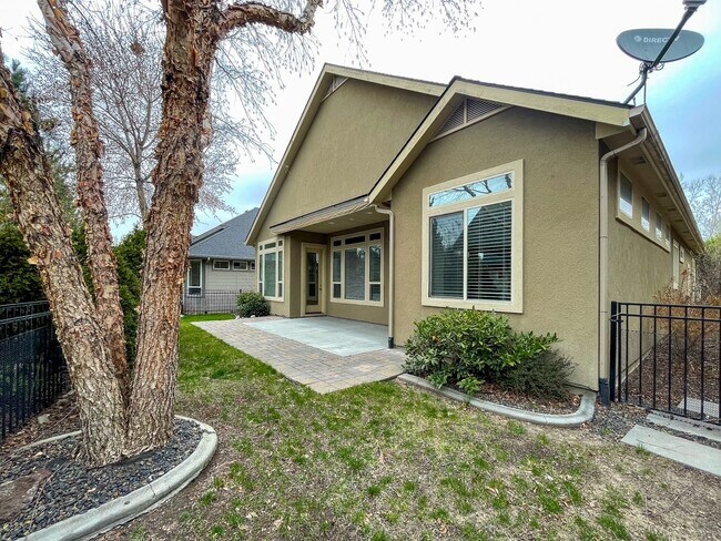 Building Photo - 307 E Grove Creek Ln