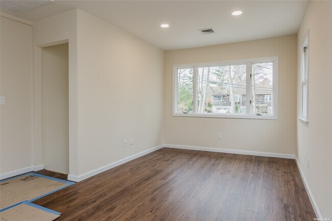 Building Photo - 34 Greenlawn Rd