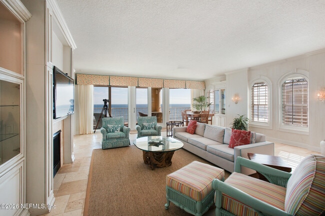 Building Photo - 120 Serenata Dr