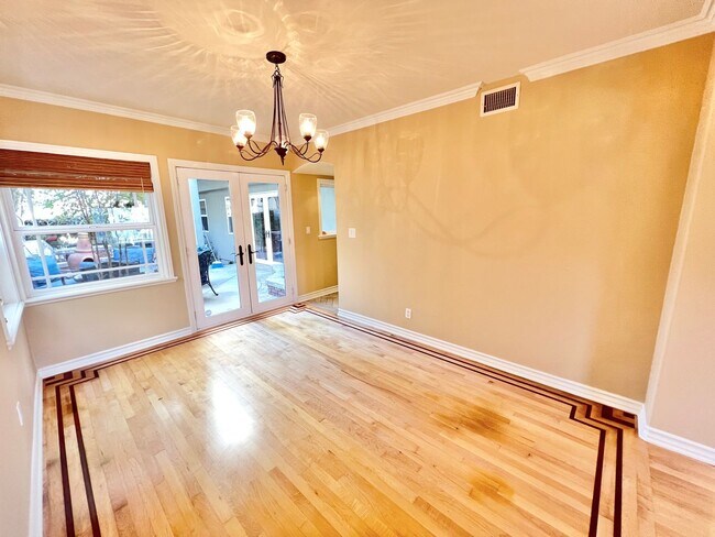 Building Photo - A Beautifully Large 4 Bedroom 4 Bathroom H...