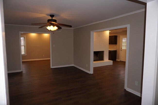 Building Photo - 1515 Kitchen St