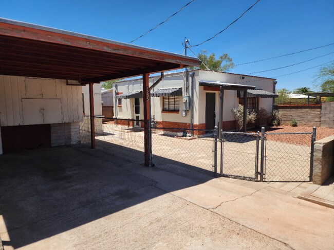 Foto del edificio - 1207 N Palo Verde Blvd
