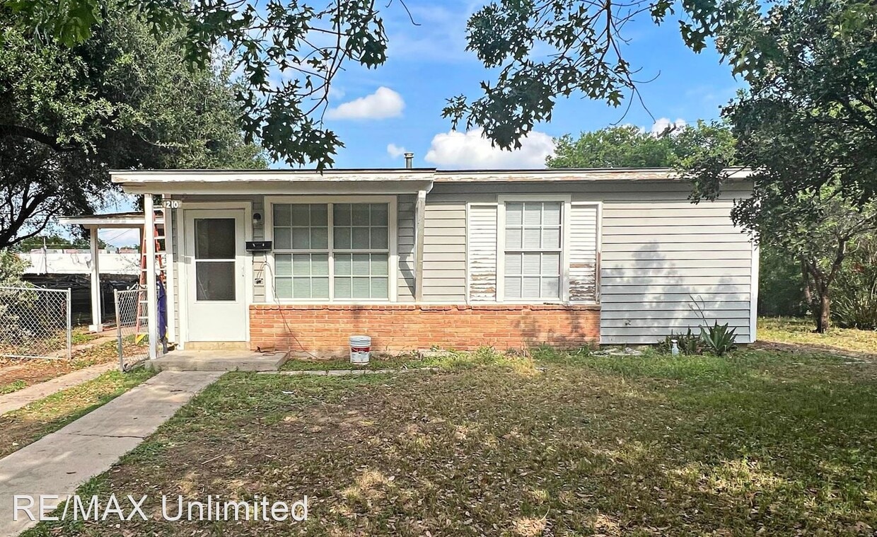 Primary Photo - 3 br, 1 bath House - 210 Adelphia Ave