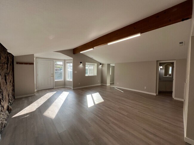 Foto del edificio - Non-Refundable & Security Deposit Total: $1800.00