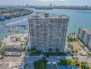 Building Photo - 7601 E Treasure Dr