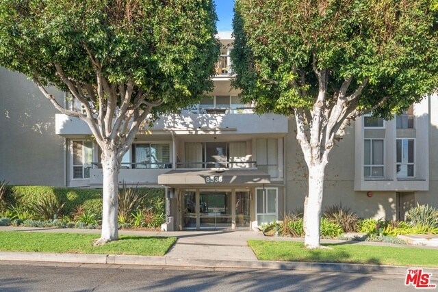 Primary Photo - 8535 N W Knoll Dr