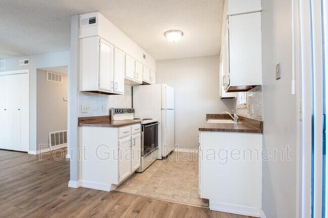 Building Photo - 1443 N Smith Ct