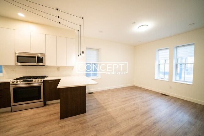 Building Photo - 1474A Tremont St. Unit 1