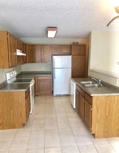 Foto del edificio - 2222 Melanie Ln