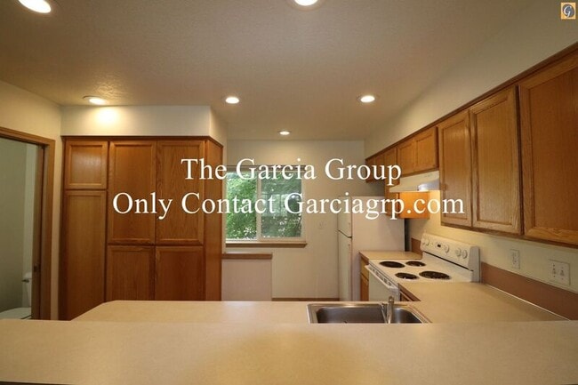 Building Photo - 4898 SW 150th Pl