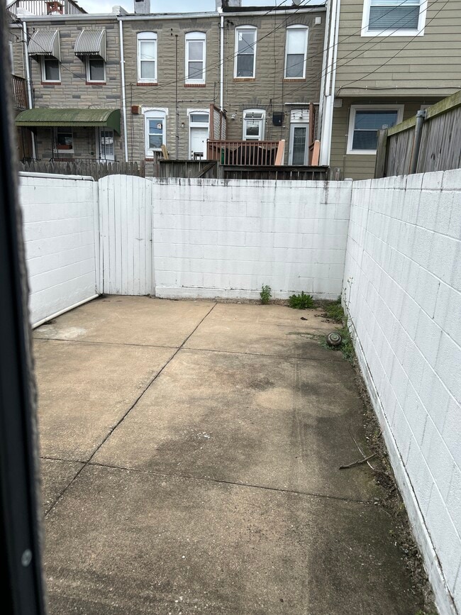 Building Photo - 517 S Ellwood Ave