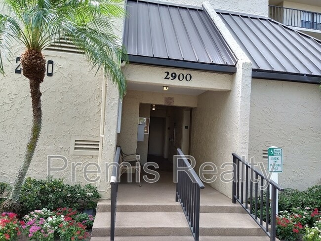 Building Photo - 2900 Cove Cay Dr