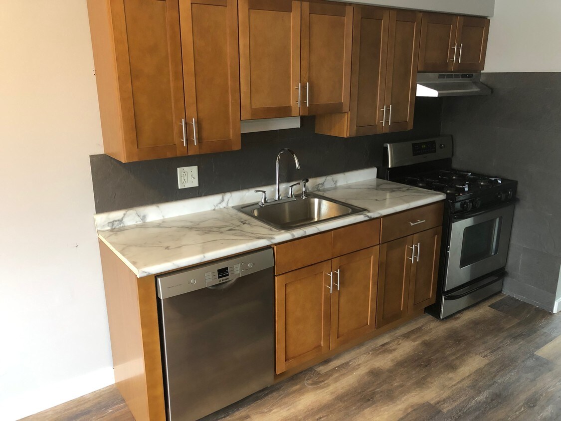 Foto principal - 14801 Kilpatrick Ave