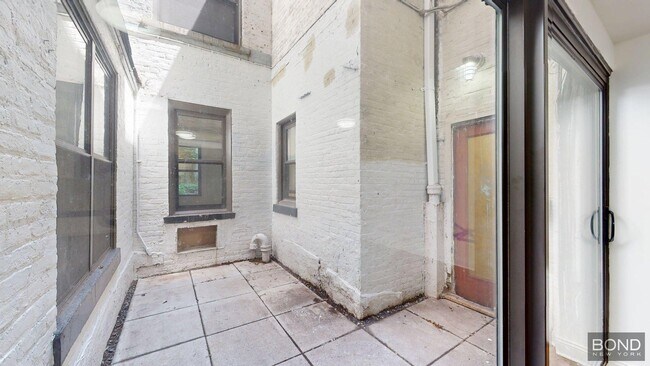 Foto del edificio - 147 E 72nd St