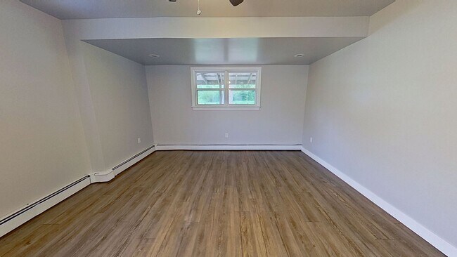 Foto del edificio - 3 Story Detached Home