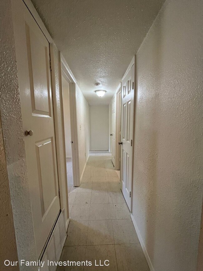 Building Photo - 3 br, 1 bath House - 2814 E. 43Rd St. N.