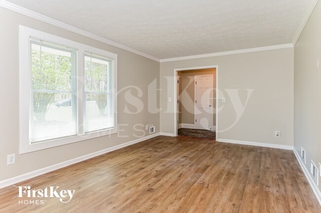 Building Photo - 2264 Country Club Dr SE