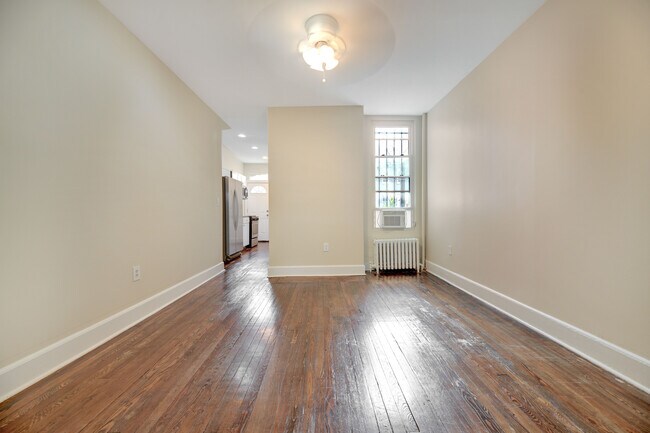 Foto del edificio - 618 Columbia Rd NW